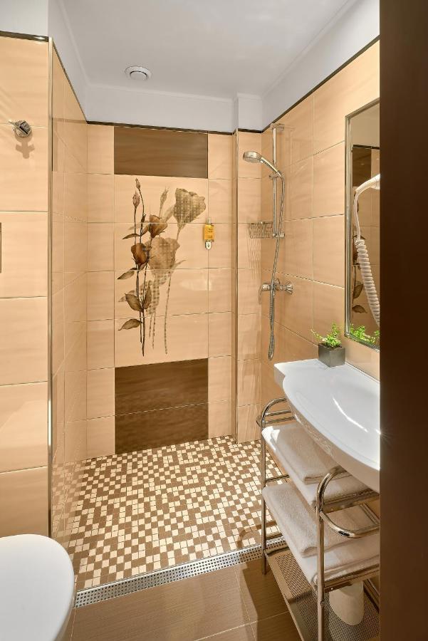 Tetrevi Boudy Hotel